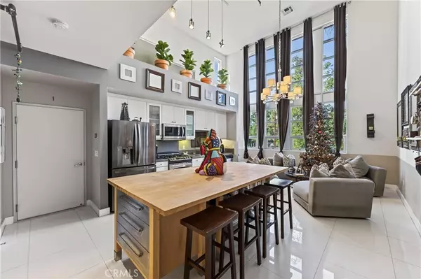 906 E Civic Center, Santa Ana, CA 92701