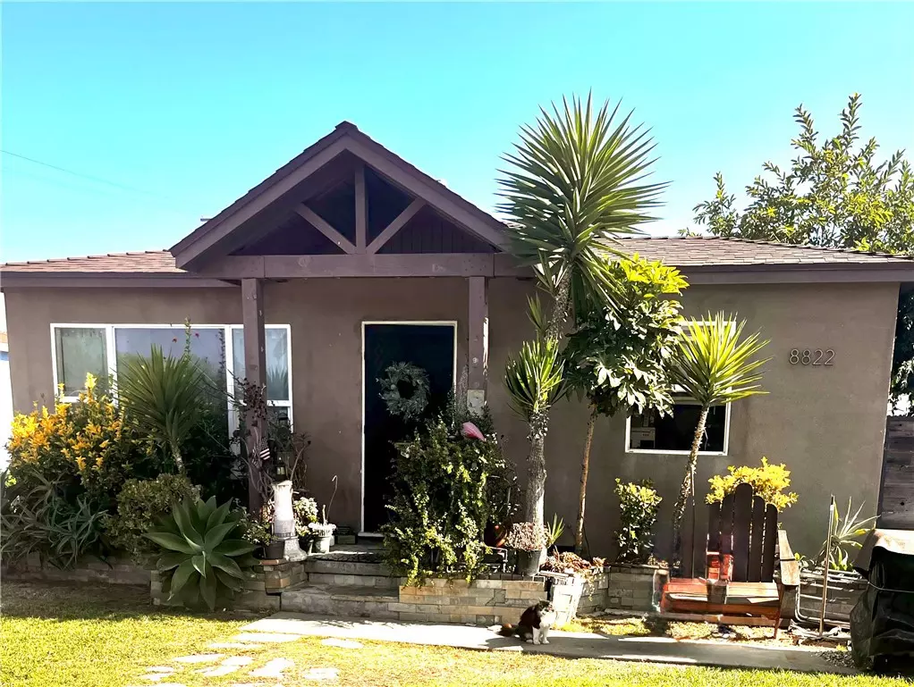 Bellflower, CA 90706,8822 Oak St