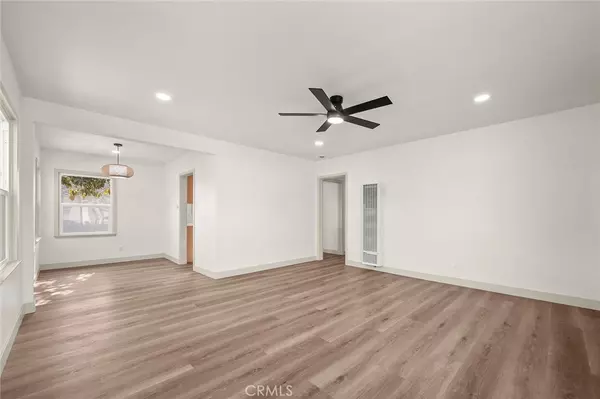 Compton, CA 90220,924 W Almond ST