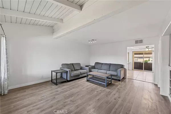 Tustin, CA 92780,13722 #20 Red Hill