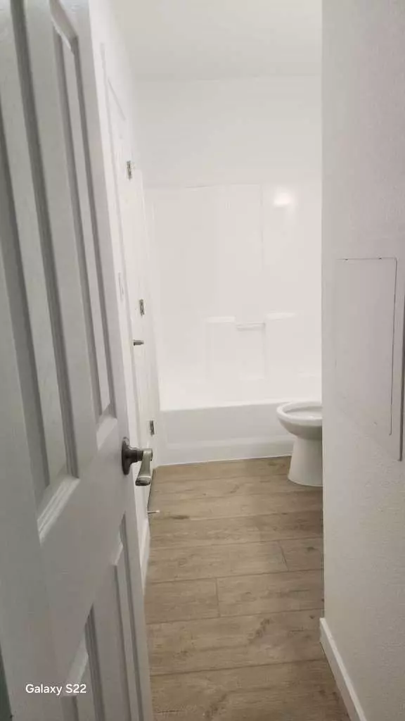 Paramount, CA 90723,8818 Chester