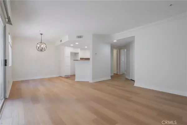 Corona, CA 92882,2572 Avenida Del Vista #M102