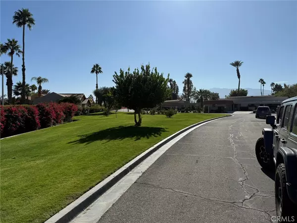 Palm Desert, CA 92211,77473 Sawgrass