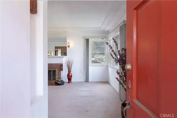 Los Angeles, CA 90047,2040 W 82nd ST