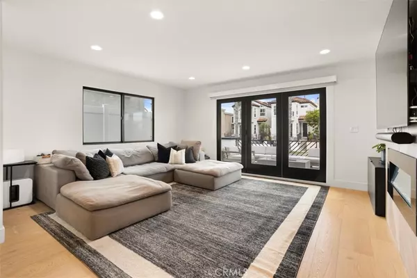 Huntington Beach, CA 92648,307 18th ST