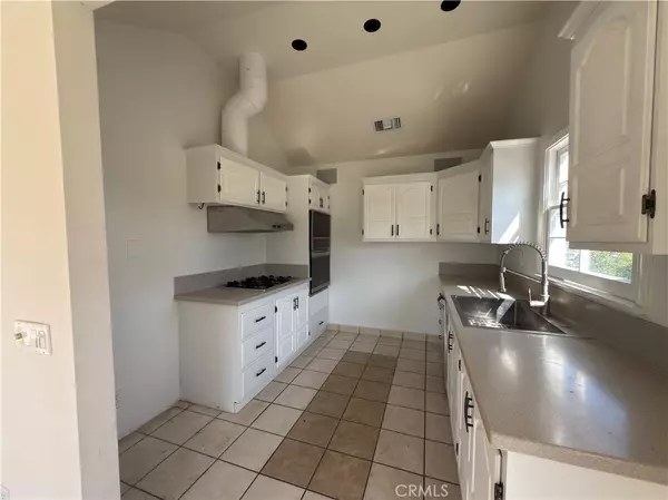 Los Angeles, CA 90039,2586 Lake View