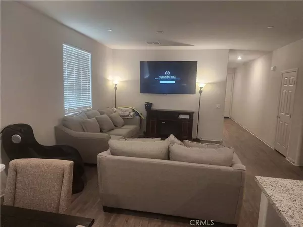 San Jacinto, CA 92583,1781 Iris