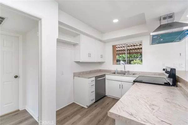 Santa Ana, CA 92706,1801 Greenleaf #14