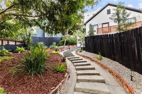 Los Angeles, CA 90039,2207 - 2009 Apex AVE