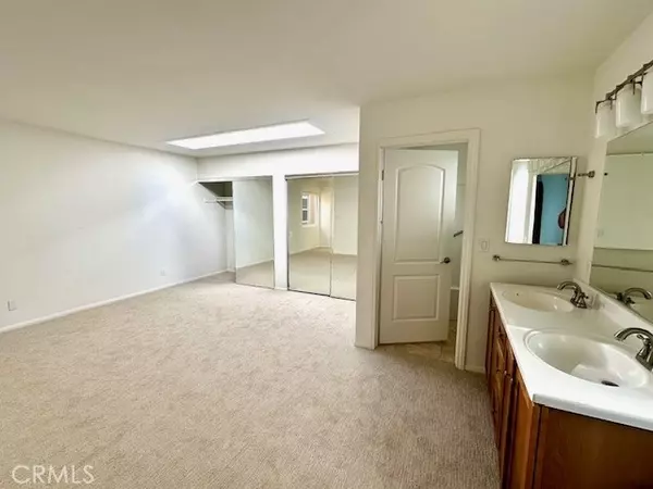 Huntington Beach, CA 92648,111 Alabama