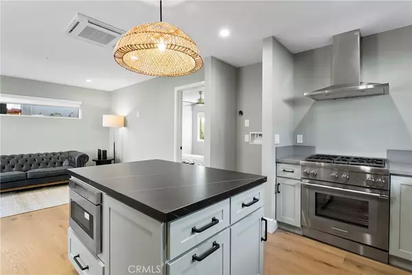 Costa Mesa, CA 92627,354 La Perle #B