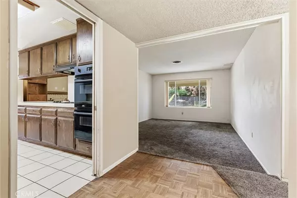 Bakersfield, CA 93309,2404 Prestwick CT