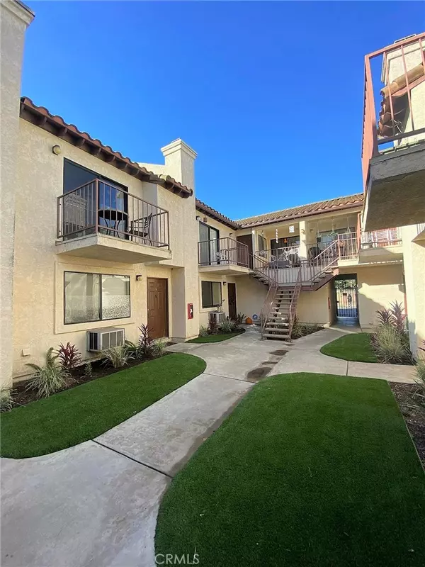 Los Alamitos, CA 90720,10761 Chestnut AVE #A-H