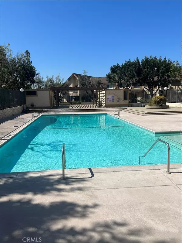 South Gate, CA 90280,10014 Karmont AVE