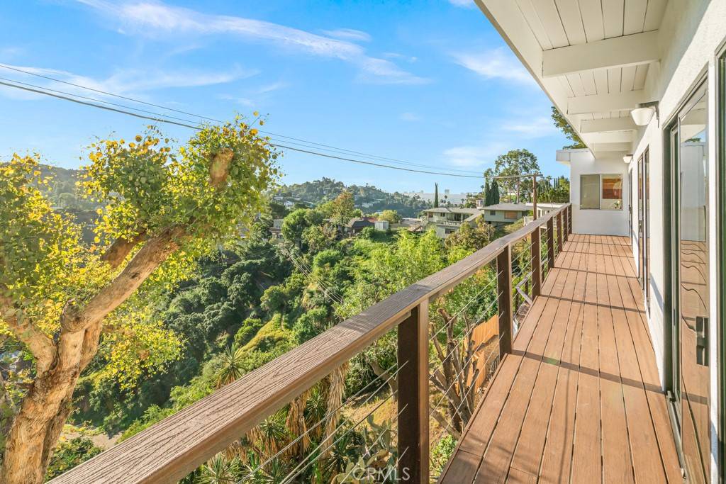 2832 Hollyridge DR, Los Angeles, CA 90068