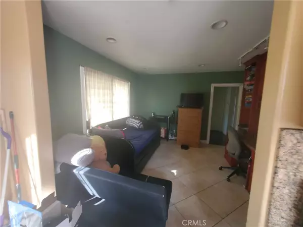 Compton, CA 90221,1517 S California AVE