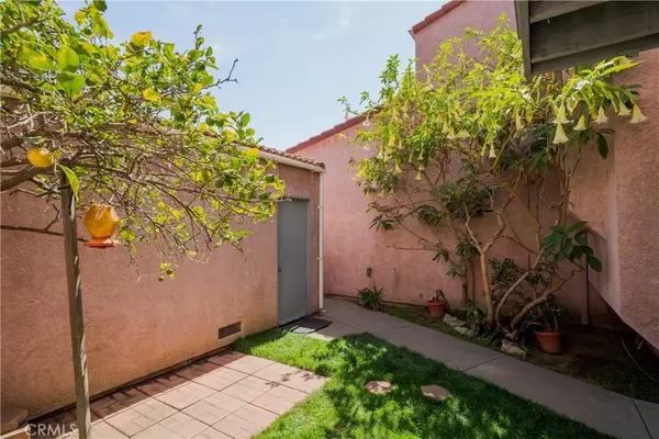 Compton, CA 90220,106 Racquet Club DR