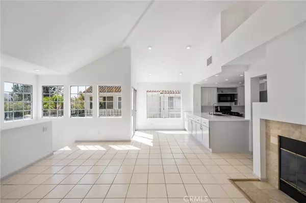 Calabasas, CA 91301,4240 Lost Hills RD #2706