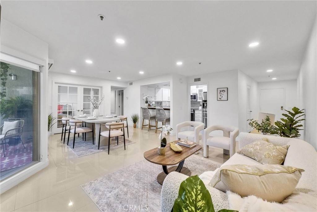 Newport Beach, CA 92663,260 Cagney LN #105