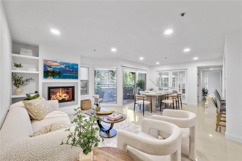 Newport Beach, CA 92663,260 Cagney LN #105
