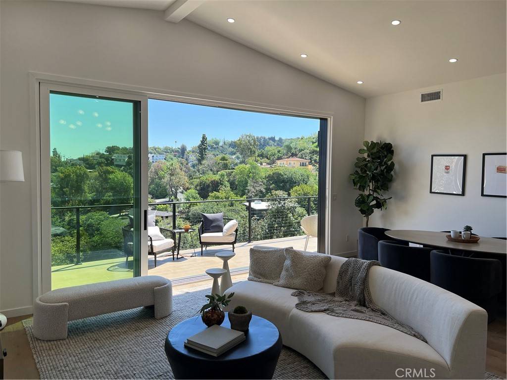 Sherman Oaks, CA 91423,3916 Glenridge DR