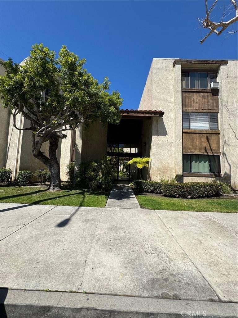 Long Beach, CA 90807,1203 E San Antonio DR #201