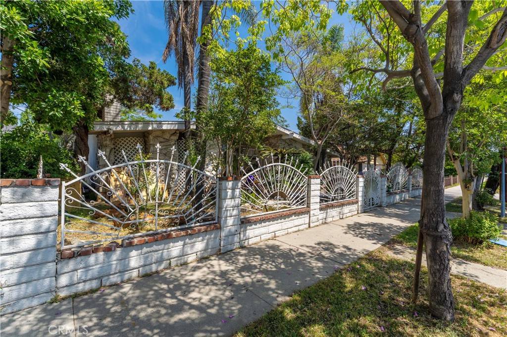 San Fernando, CA 91345,15023 Devonshire ST