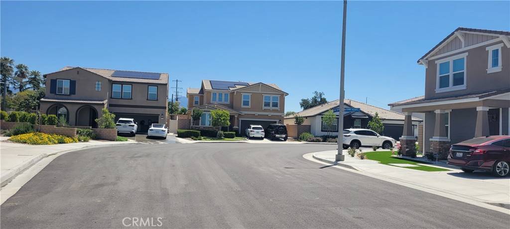 Redlands, CA 92374,833 Half Moon AVE