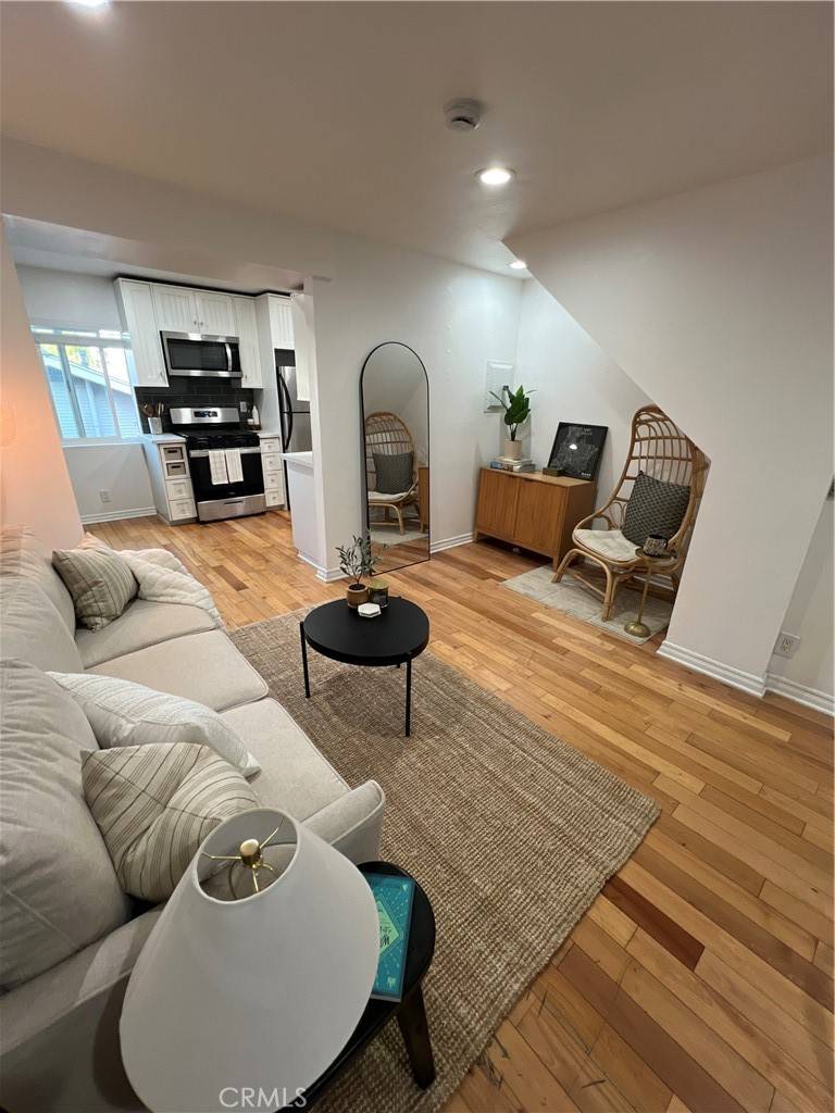 Long Beach, CA 90804,4113 E 10th ST #2