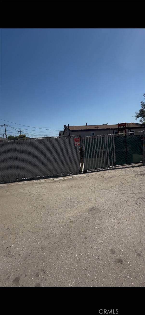 Los Angeles, CA 90003,8920 Avalon BLVD