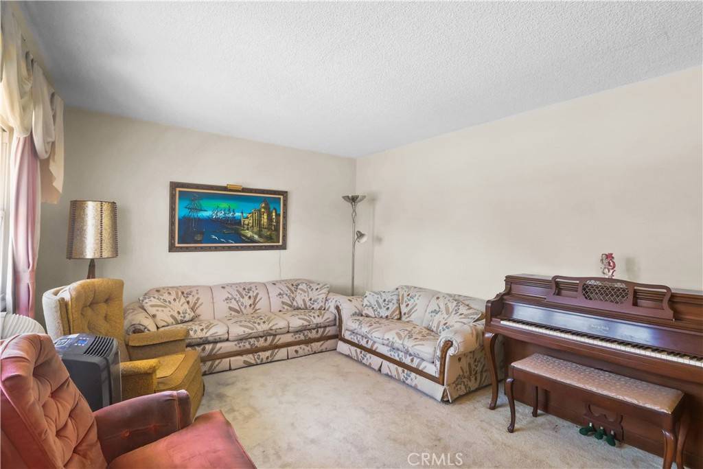 Paramount, CA 90723,8707 Chester ST