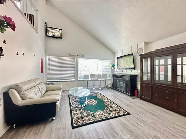 Cerritos, CA 90703,17105 Holmes CIR