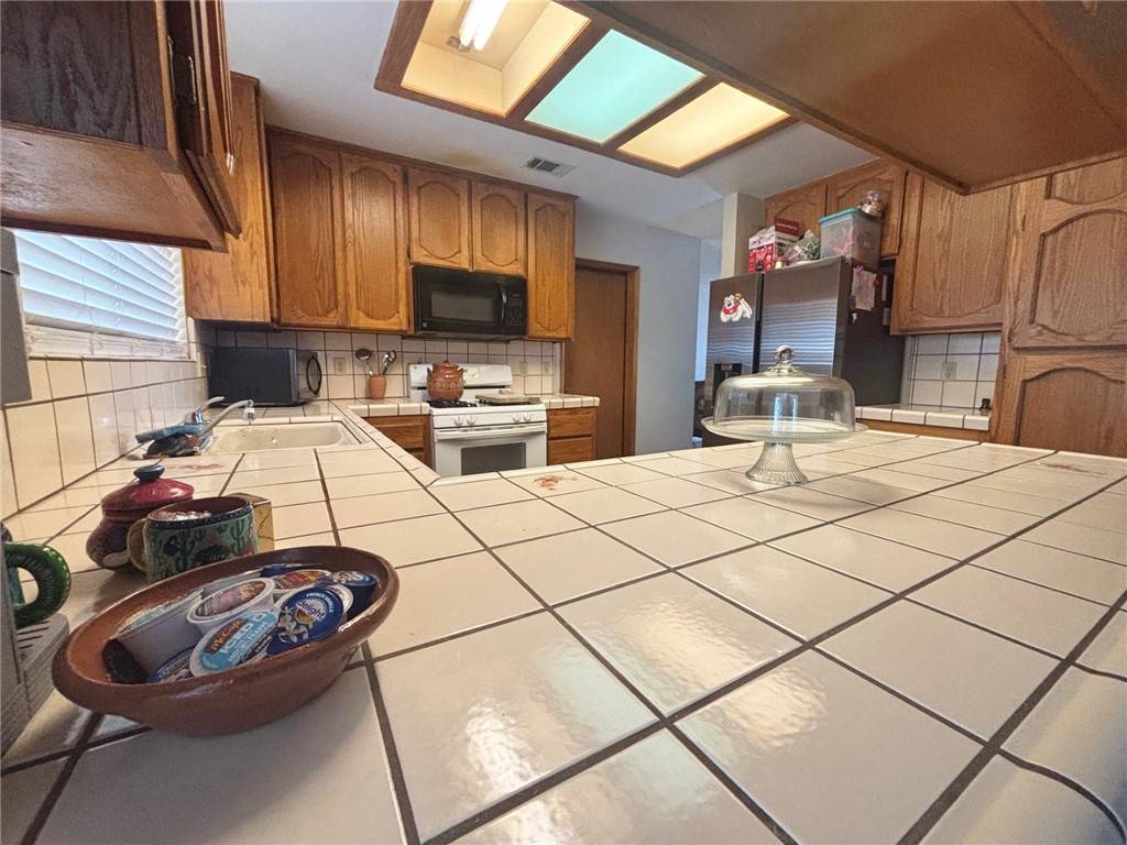 Hesperia, CA 92345,8730 11th AVE