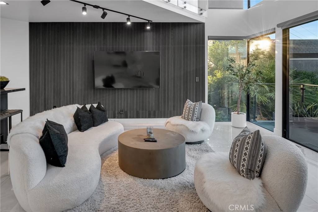 Sherman Oaks, CA 91403,15125 Rayneta DR