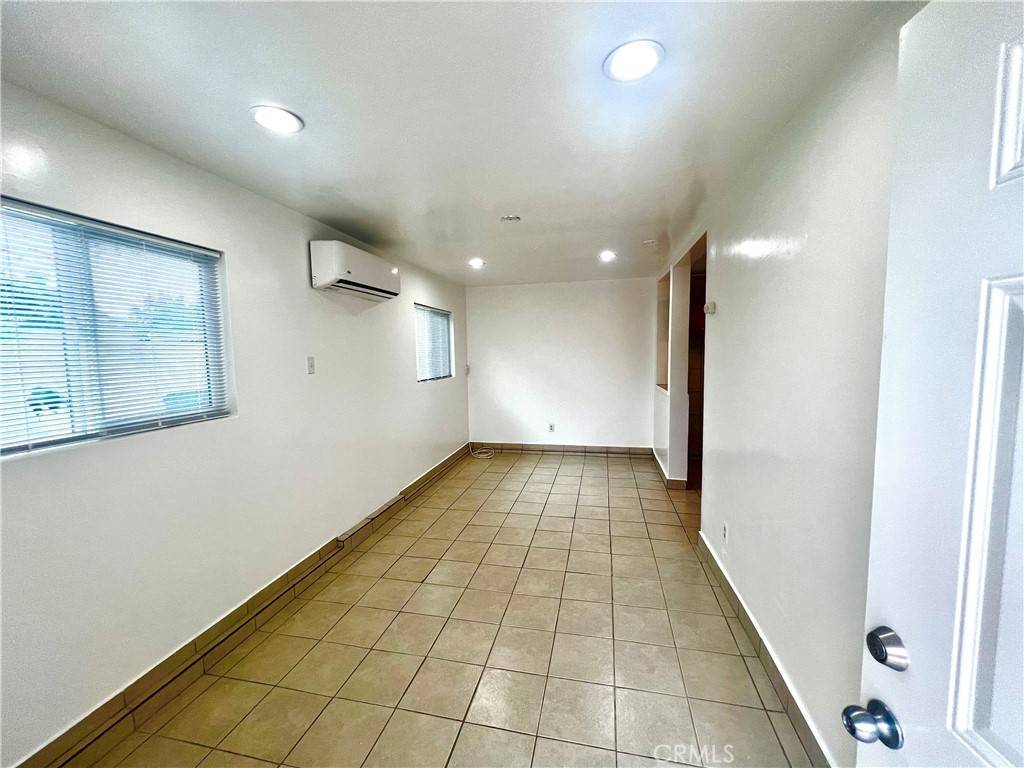 Long Beach, CA 90810,2657 E Monroe ST