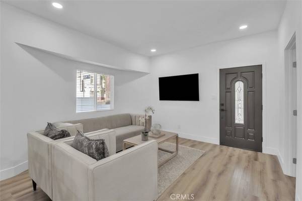 Los Angeles, CA 90065,2697 Merced ST