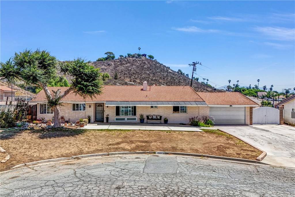 Jurupa Valley, CA 92509,5622 Sharon WAY