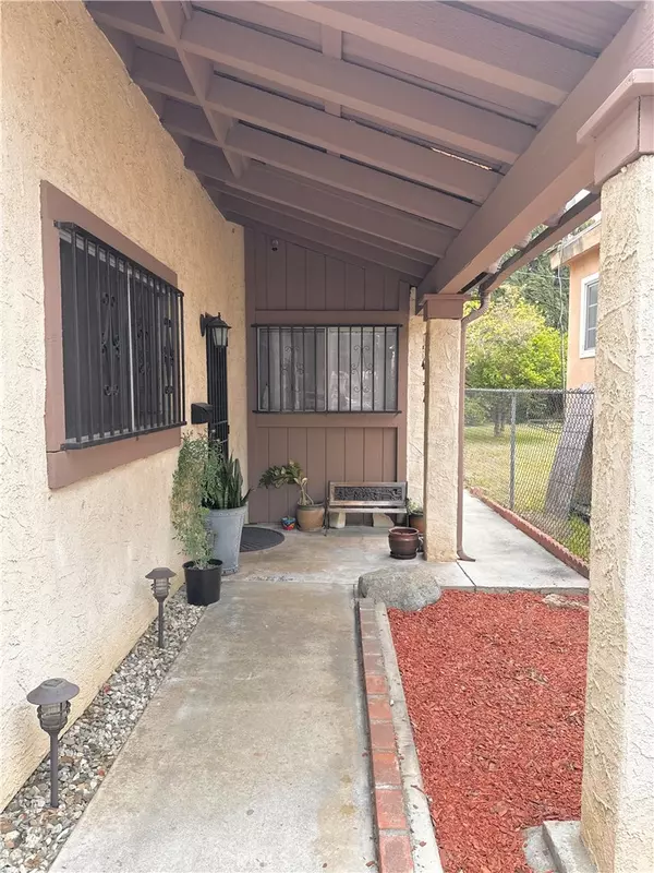 South Gate, CA 90280,9620 San Vincente AVE