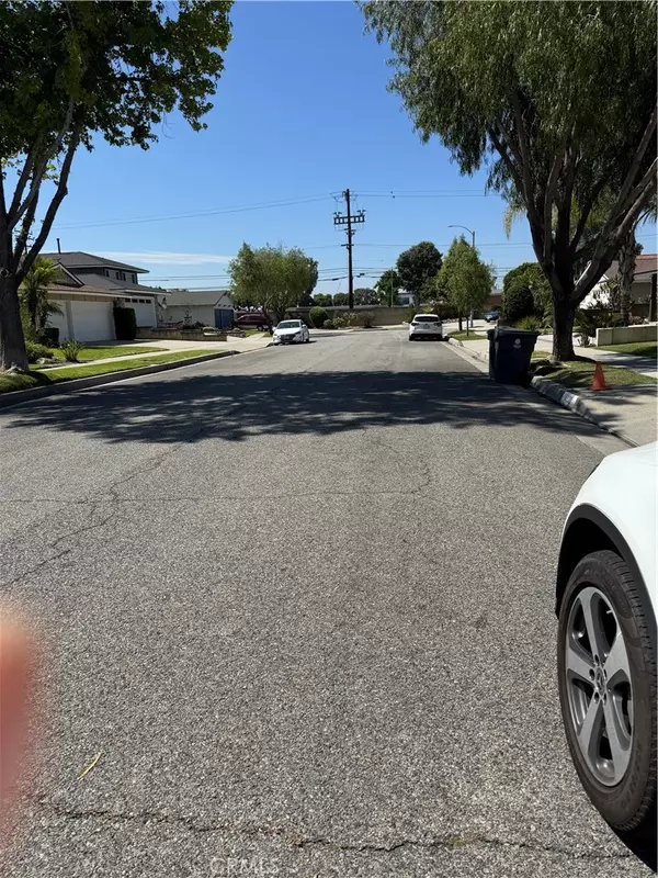 Lakewood, CA 90713,6127 faust AVE
