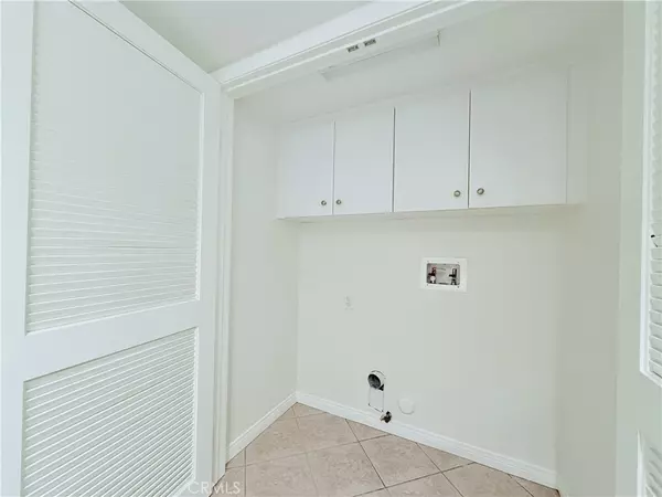 Irvine, CA 92606,1331 Abelia
