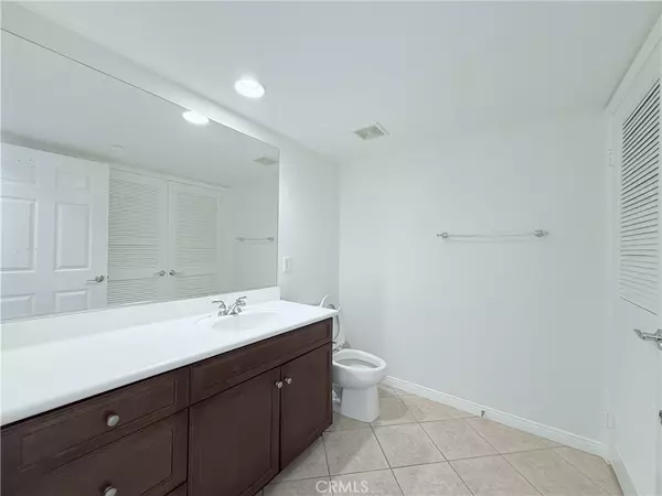 Irvine, CA 92606,1331 Abelia