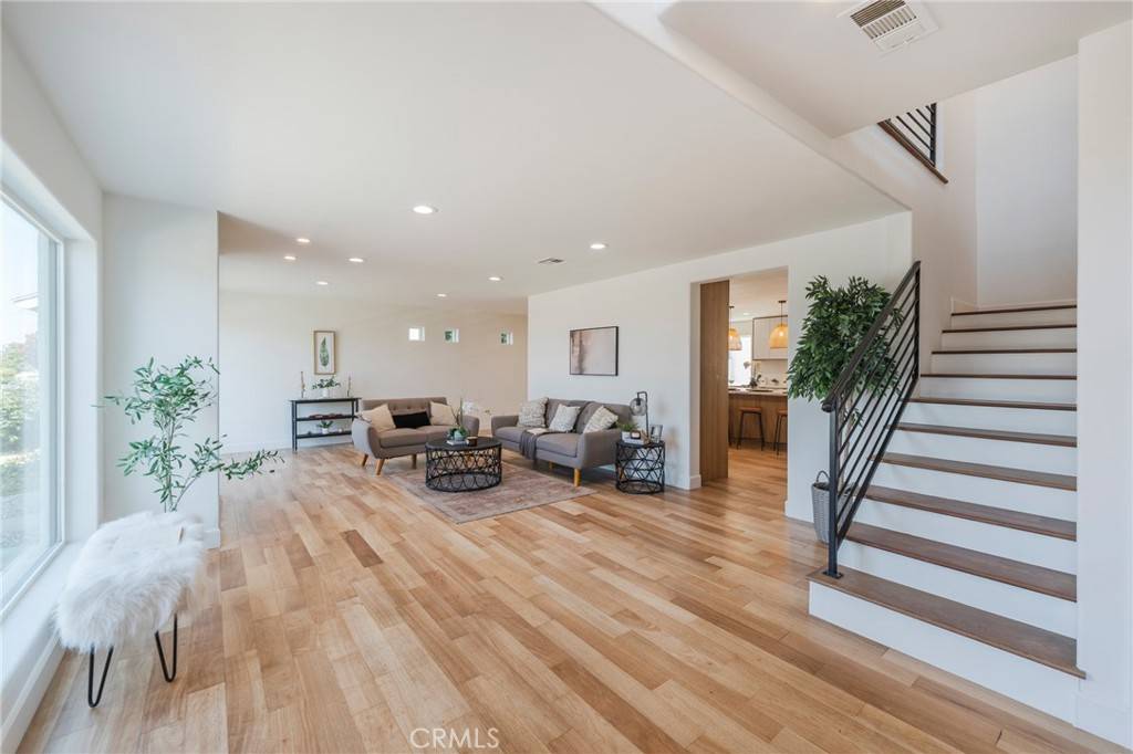 Los Angeles, CA 90008,5714 Brushton ST