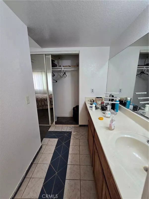 San Fernando, CA 91340,13966 Fox ST