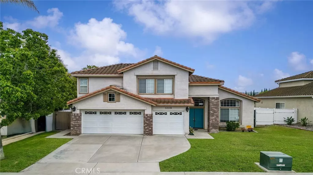 Oceanside, CA 92056,1208 Darwin DR