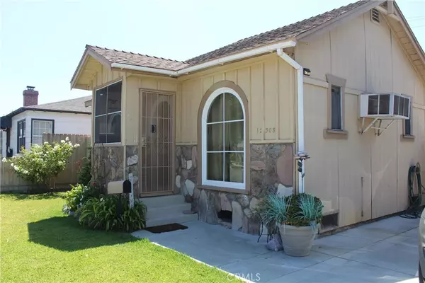 Lakewood, CA 90715,12308 Centralia ST