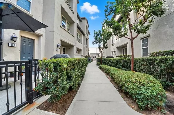 Montebello, CA 90640,965 Acacia LN