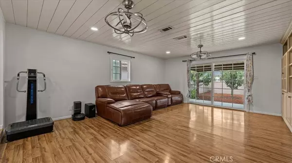 Downey, CA 90241,10929 Casanes Ave
