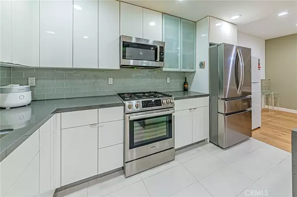 Los Angeles, CA 90004,4813 Oakwood AVE #201