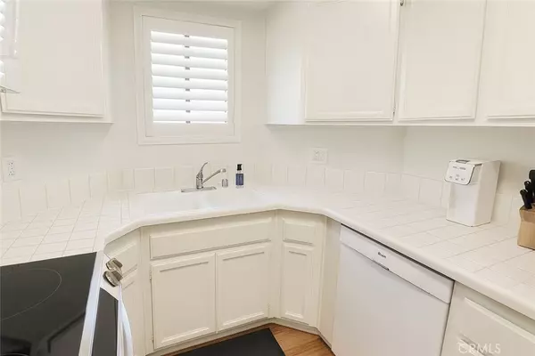 Long Beach, CA 90807,3913 N Virginia RD #301