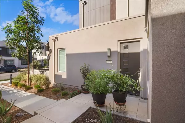 Irvine, CA 92618,274 Novel